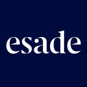 Logo de ESADE. Fondo azul oscuro con letras en blanco